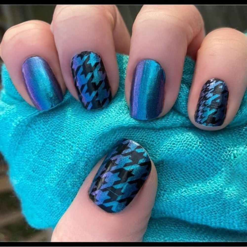 Color Street- Suit Yourself - houndstooth set